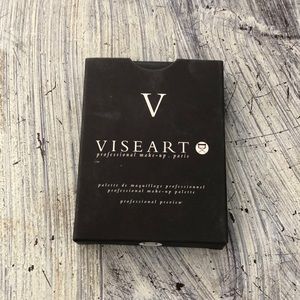Viseart Theory eyeshadow palette.